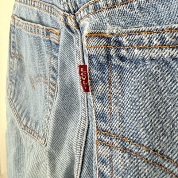 VTG Levi's 647 Denim Shorts Jr Womens 9 Light Wash 90s HighRise Mom 6.5” Shorts - Picture 8 of 14